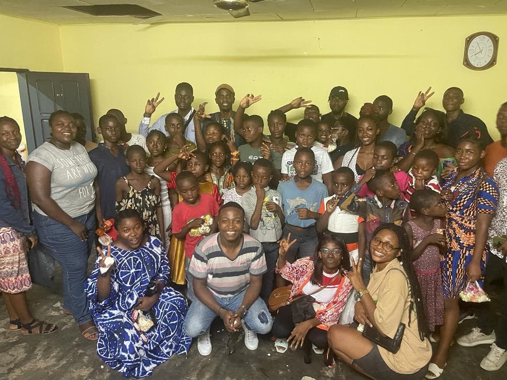 Familles et jeunes des quartiers de Douala réunis lors d’un évènement Keep Sharing